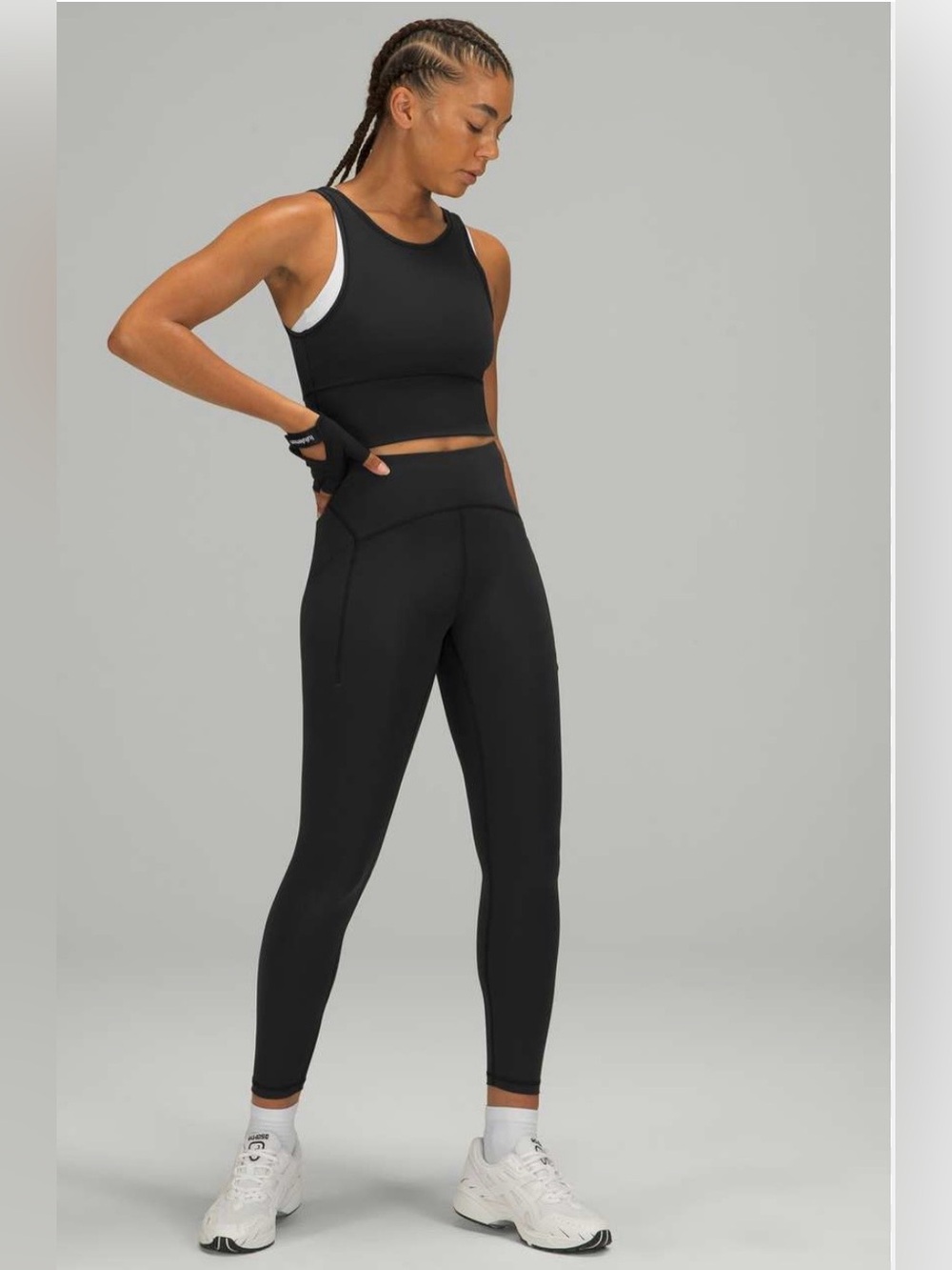 Lululemon Power Thru High Rise Tight 25"
Black style W5CVIS size 8